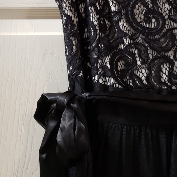 💖HOST PICK💖 Jessica Howard Lace Gown - Picture 3 of 6